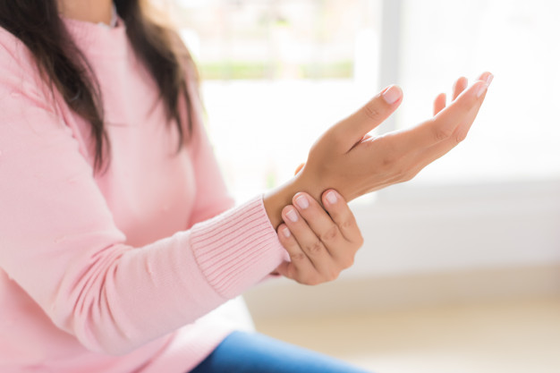 боль в запястье